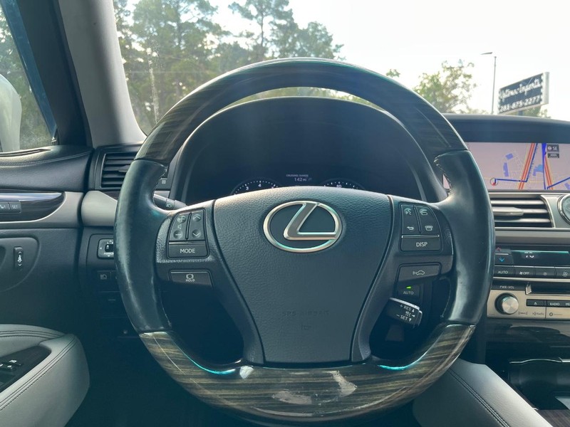 Lexus LS 460 Vehicle Full-screen Gallery Image 20