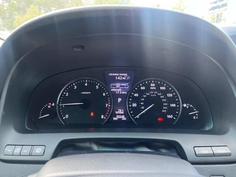 Lexus LS 460 Vehicle Full-screen Gallery Image 21