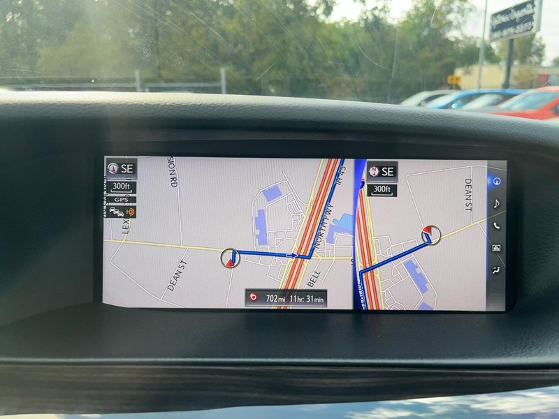 Lexus LS 460 Vehicle Full-screen Gallery Image 23