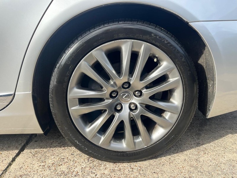 Lexus LS 460 Vehicle Full-screen Gallery Image 28