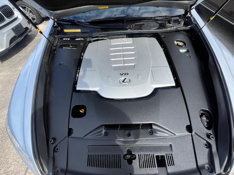 Lexus LS 460 Vehicle Full-screen Gallery Image 29