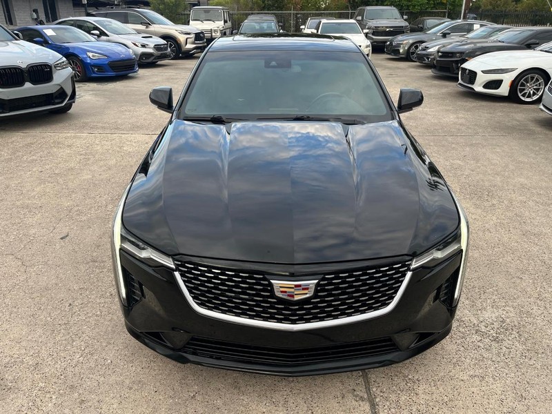 Cadillac CT4 Vehicle Full-screen Gallery Image 03