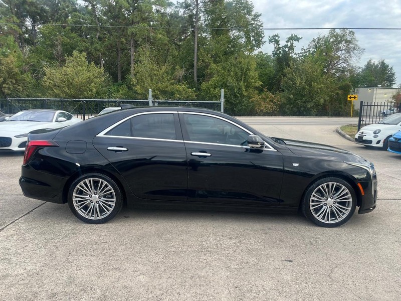 Cadillac CT4 Vehicle Full-screen Gallery Image 05