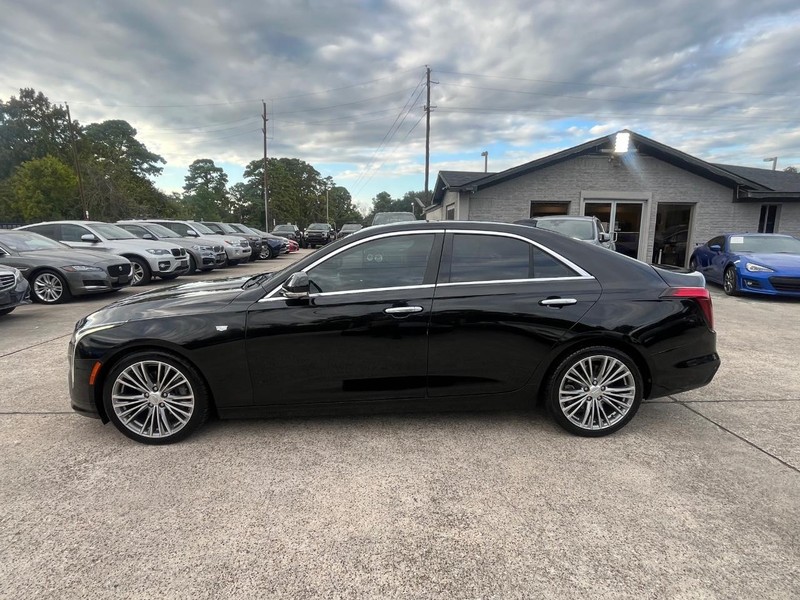 Cadillac CT4 Vehicle Full-screen Gallery Image 09