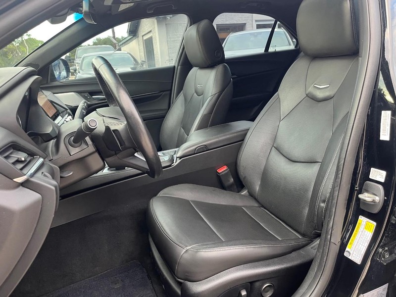 Cadillac CT4 Vehicle Full-screen Gallery Image 11