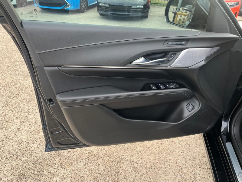 Cadillac CT4 Vehicle Full-screen Gallery Image 12