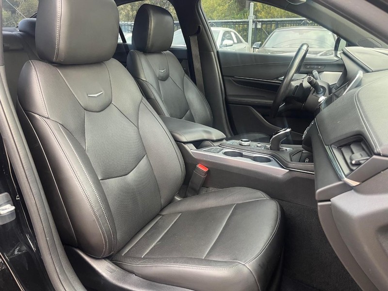 Cadillac CT4 Vehicle Full-screen Gallery Image 13