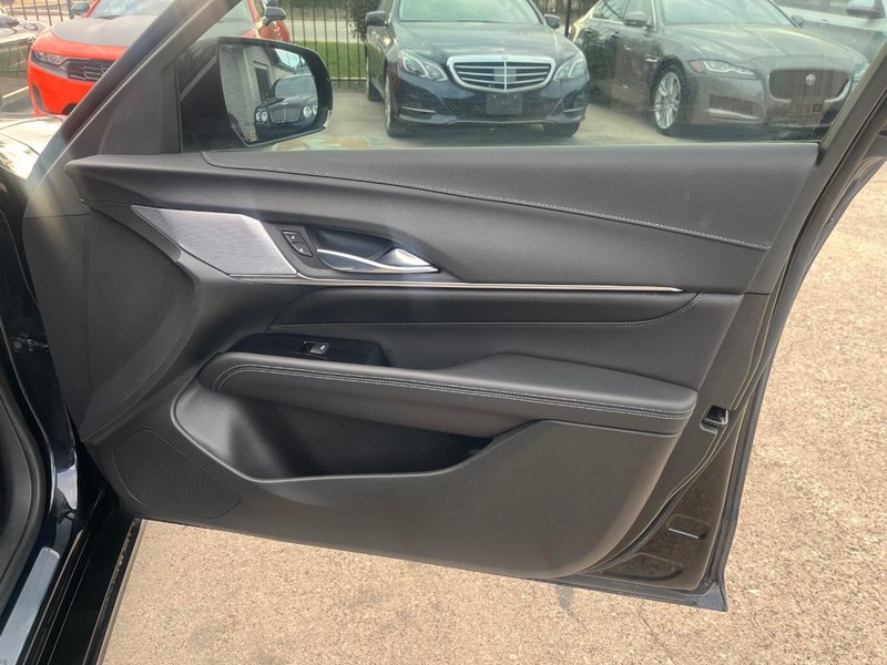 Cadillac CT4 Vehicle Full-screen Gallery Image 14