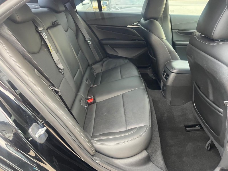 Cadillac CT4 Vehicle Full-screen Gallery Image 15