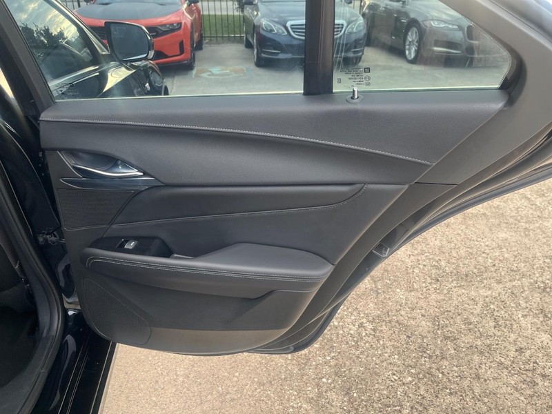 Cadillac CT4 Vehicle Full-screen Gallery Image 16