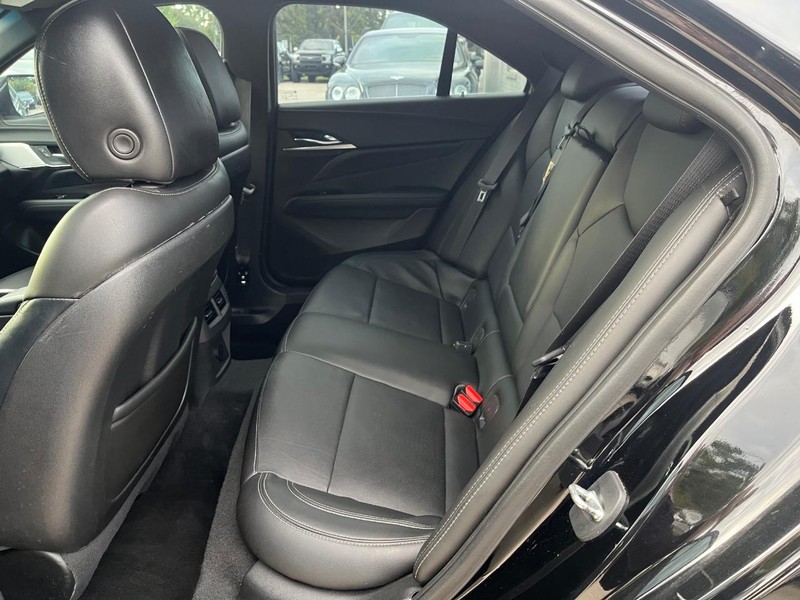 Cadillac CT4 Vehicle Full-screen Gallery Image 17