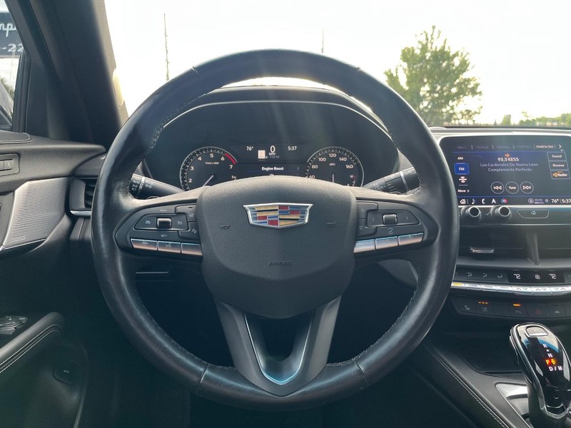 Cadillac CT4 Vehicle Full-screen Gallery Image 19