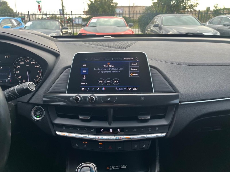 Cadillac CT4 Vehicle Full-screen Gallery Image 21