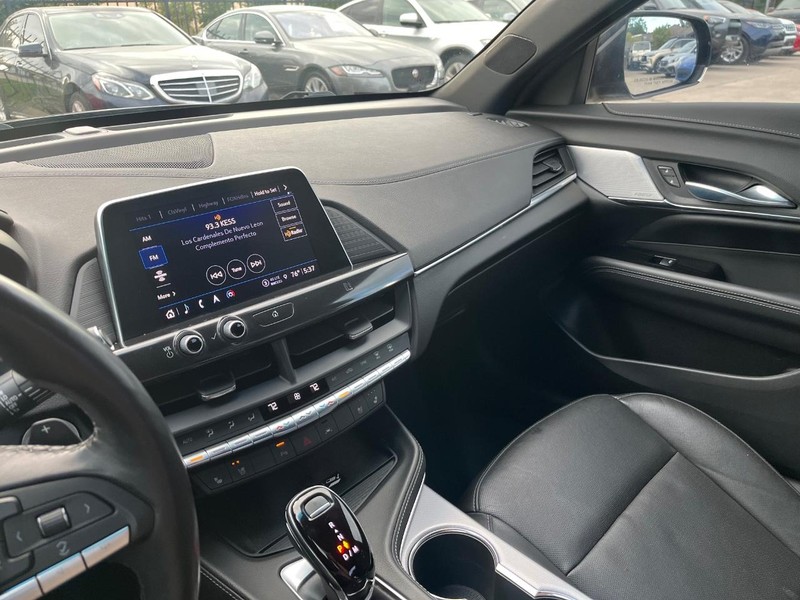 Cadillac CT4 Vehicle Full-screen Gallery Image 23