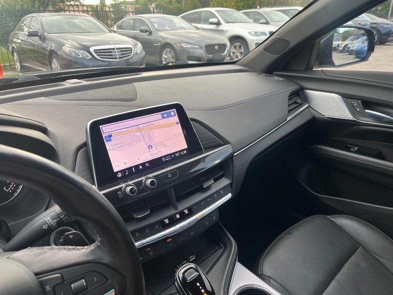 Cadillac CT4 Vehicle Full-screen Gallery Image 25