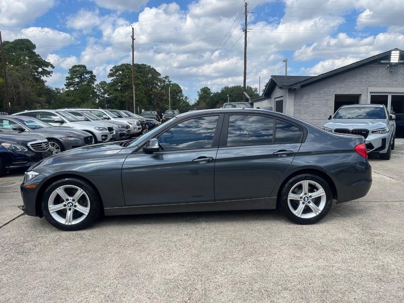 BMW 320i Vehicle Full-screen Gallery Image 09