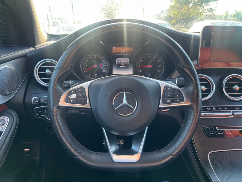 Mercedes-Benz GLC 300 Vehicle Full-screen Gallery Image 20