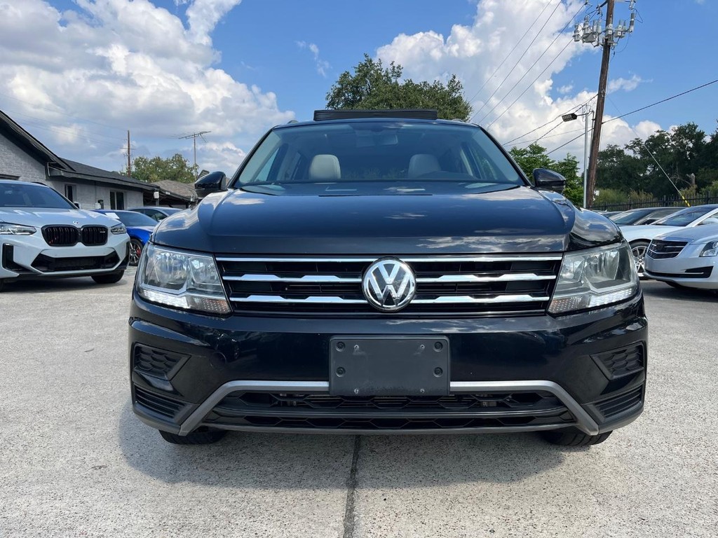 Volkswagen Tiguan Vehicle Full-screen Gallery Image 02