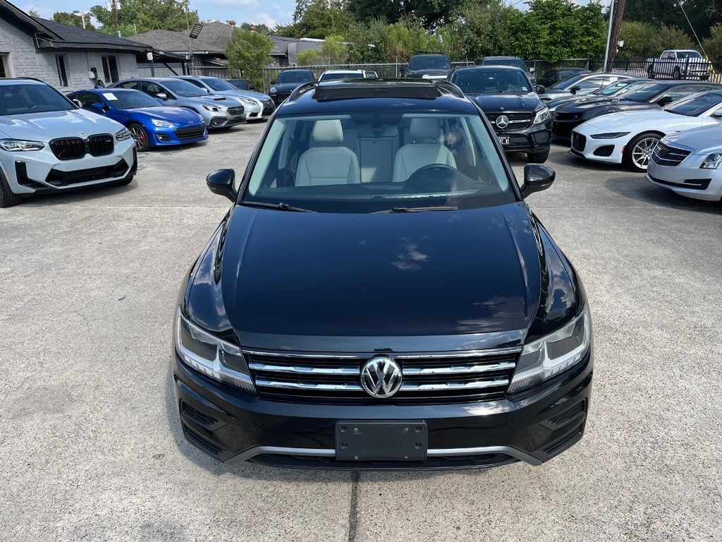 Volkswagen Tiguan Vehicle Full-screen Gallery Image 03