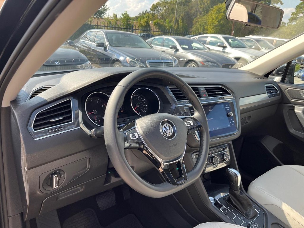 Volkswagen Tiguan Vehicle Full-screen Gallery Image 10
