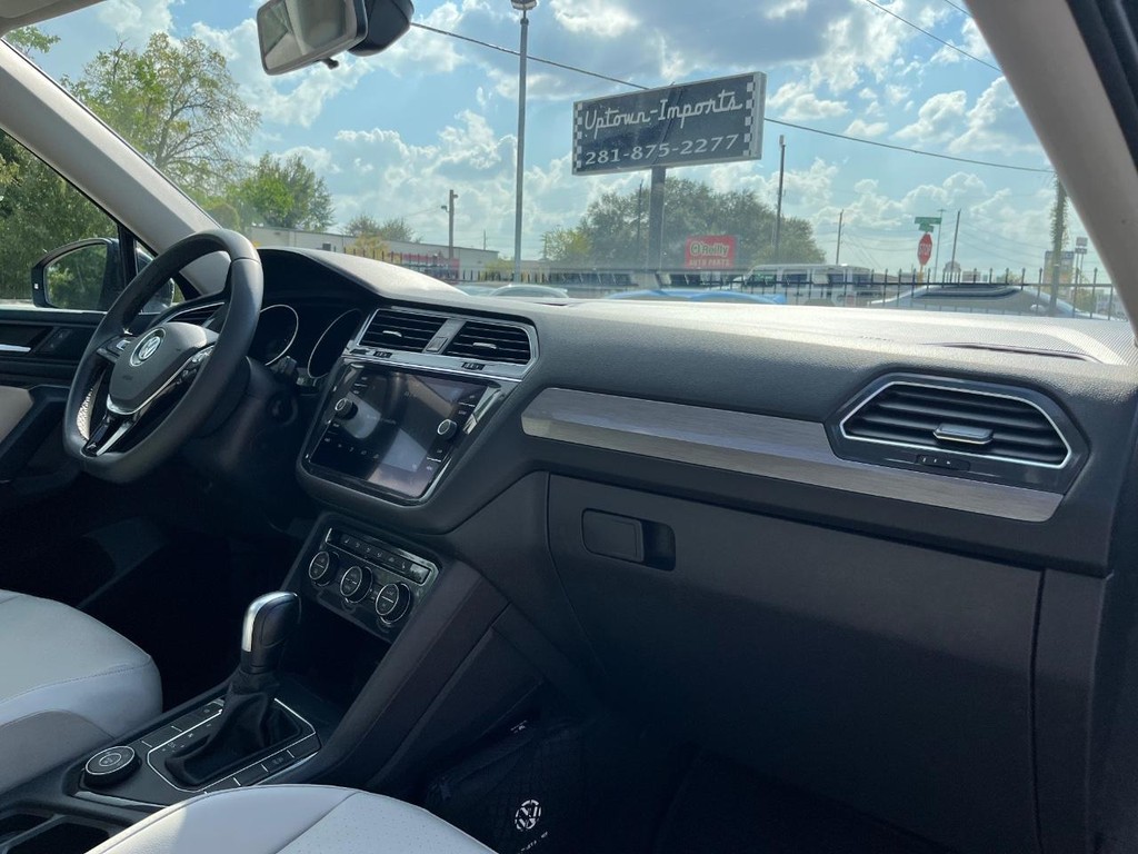 Volkswagen Tiguan Vehicle Full-screen Gallery Image 13