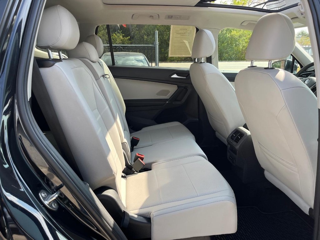 Volkswagen Tiguan Vehicle Full-screen Gallery Image 16