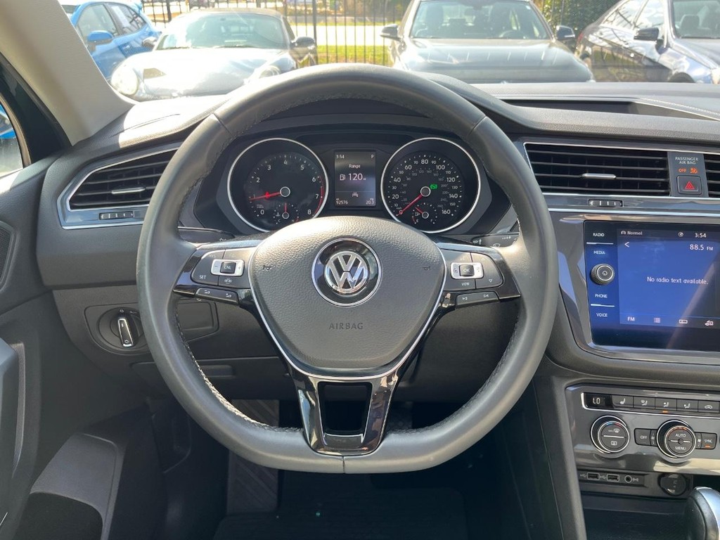 Volkswagen Tiguan Vehicle Full-screen Gallery Image 21