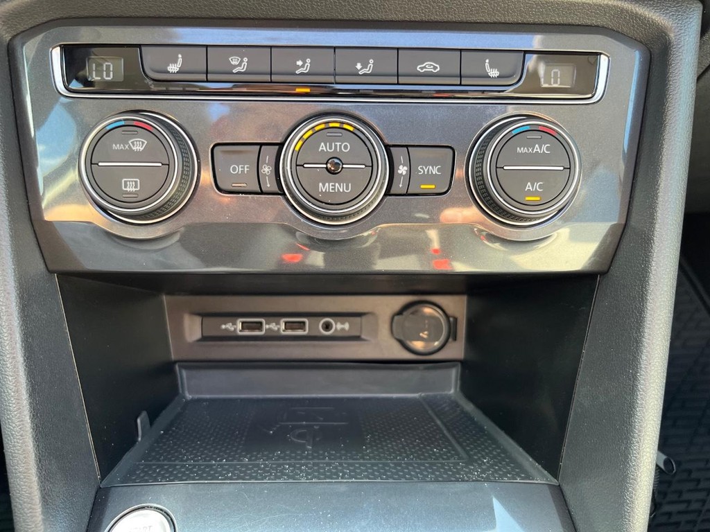 Volkswagen Tiguan Vehicle Full-screen Gallery Image 25