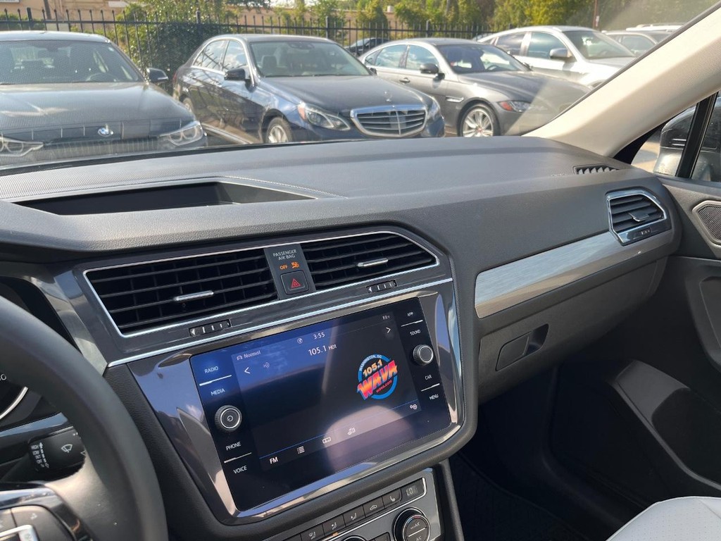 Volkswagen Tiguan Vehicle Full-screen Gallery Image 27