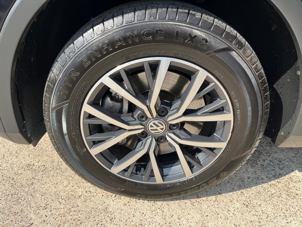 Volkswagen Tiguan Vehicle Full-screen Gallery Image 28