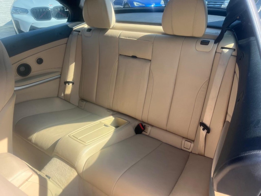 BMW 428i Vehicle Full-screen Gallery Image 24