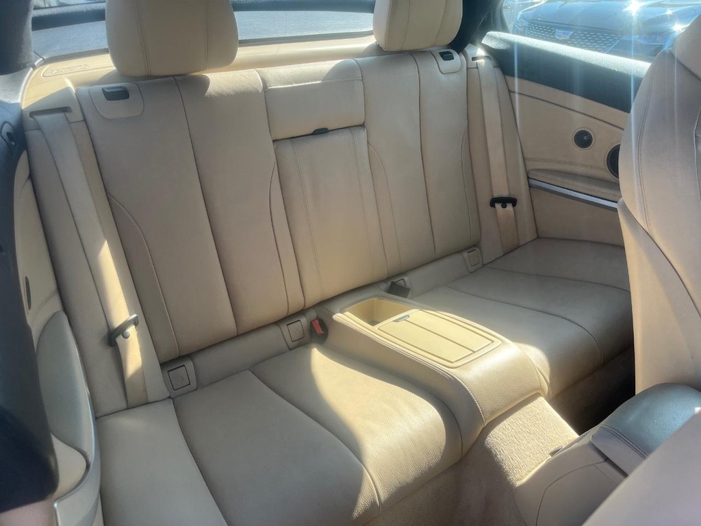 BMW 428i Vehicle Full-screen Gallery Image 25