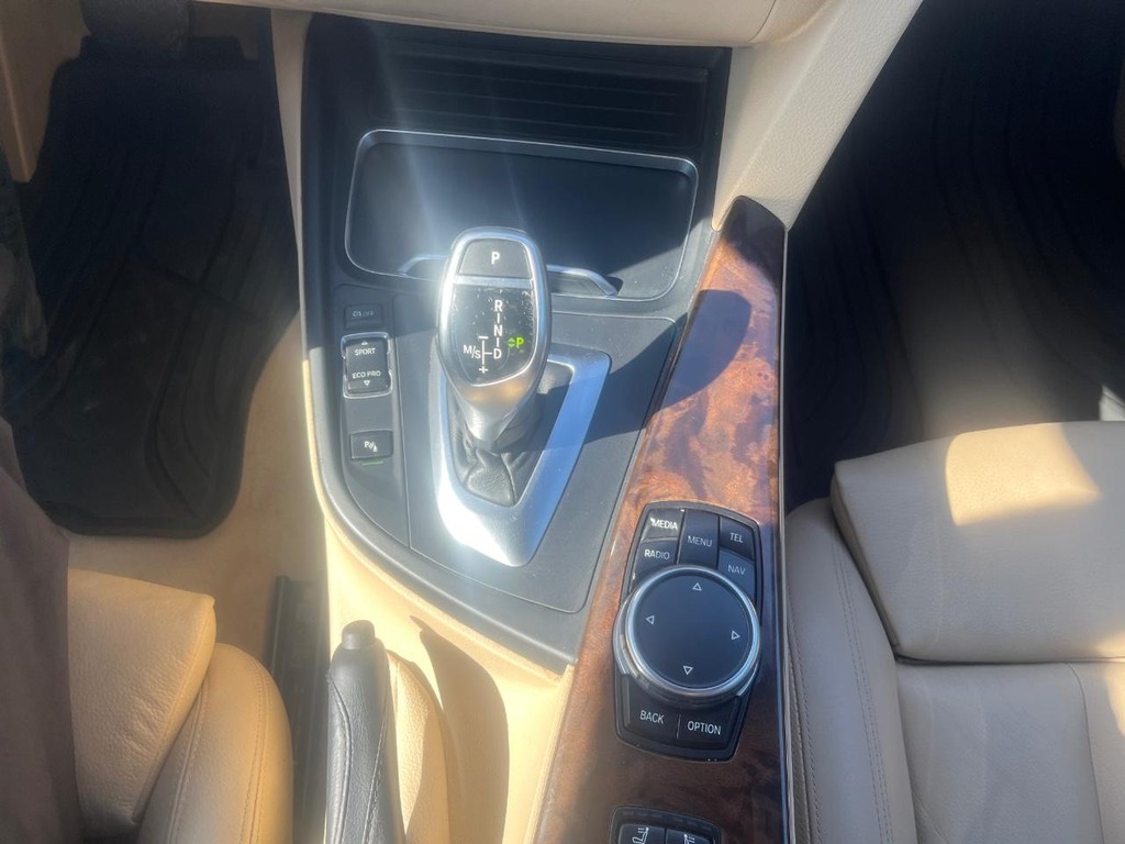 BMW 428i Vehicle Full-screen Gallery Image 29