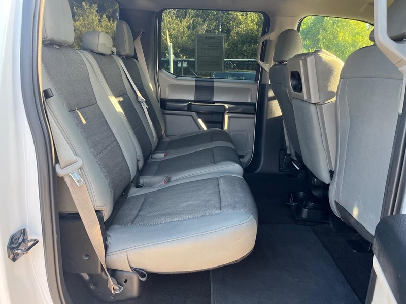 Ford F-150 Vehicle Full-screen Gallery Image 17