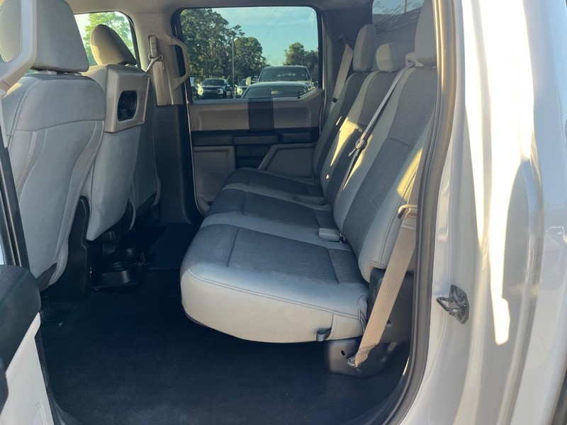 Ford F-150 Vehicle Full-screen Gallery Image 18