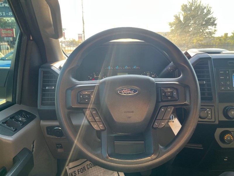 Ford F-150 Vehicle Full-screen Gallery Image 20