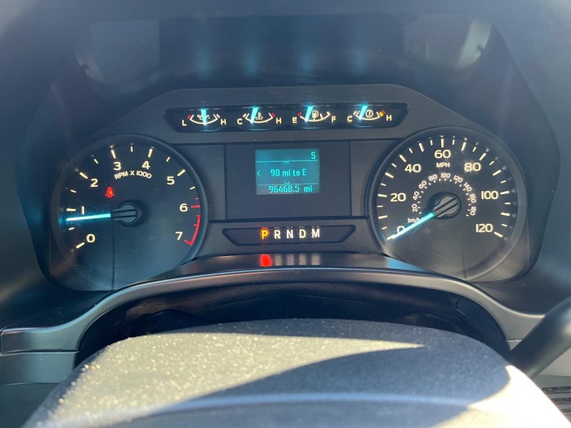 Ford F-150 Vehicle Full-screen Gallery Image 21