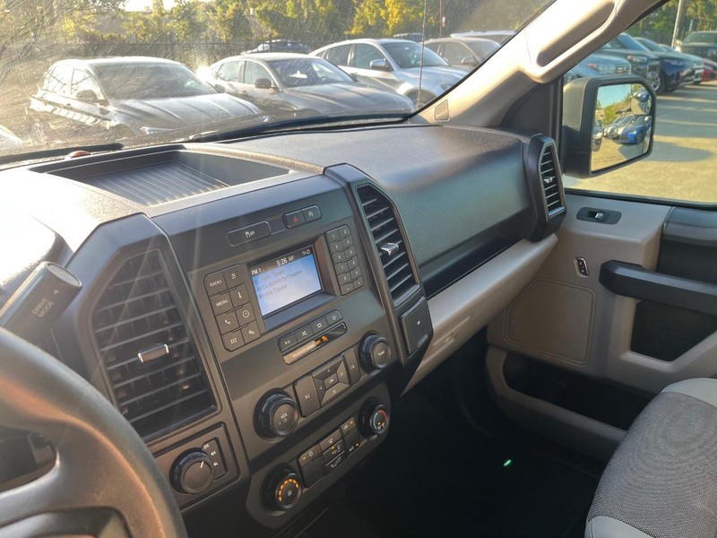 Ford F-150 Vehicle Full-screen Gallery Image 23