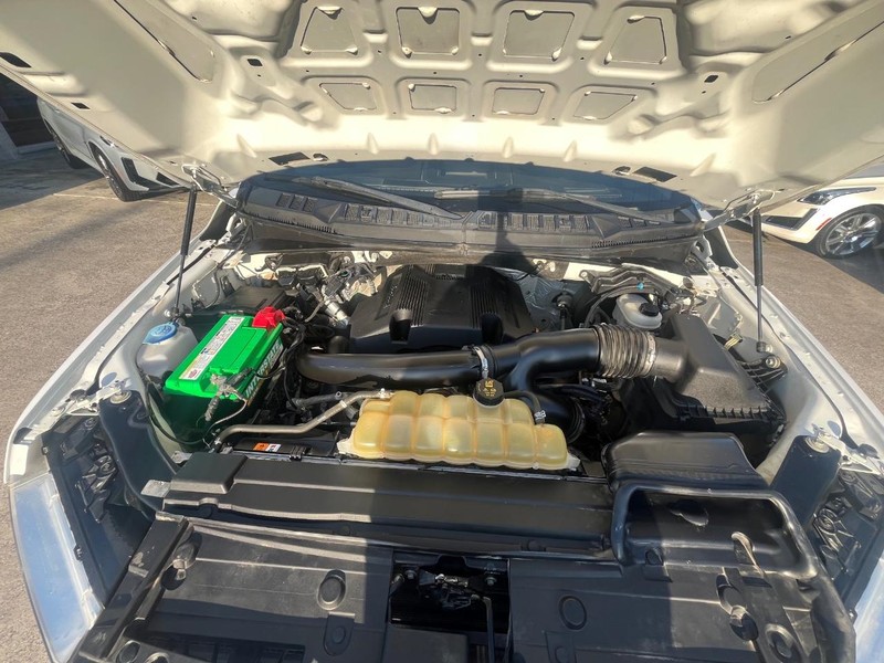 Ford F-150 Vehicle Full-screen Gallery Image 24