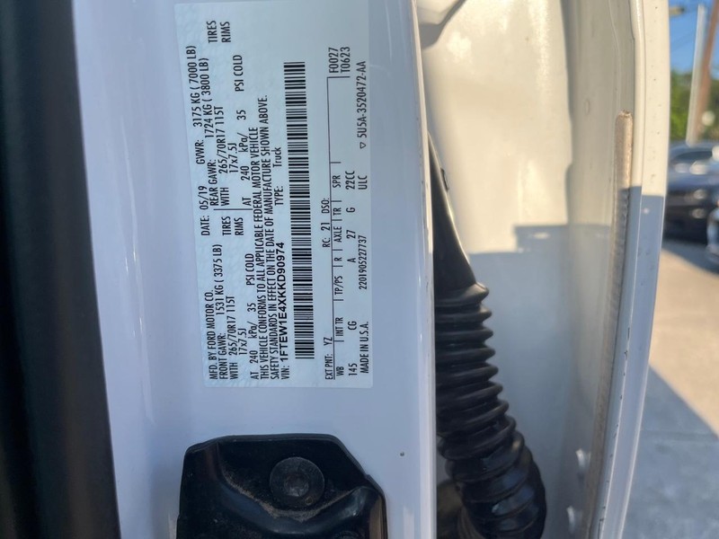 Ford F-150 Vehicle Full-screen Gallery Image 25