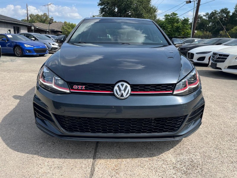 Volkswagen Golf GTI Vehicle Full-screen Gallery Image 02