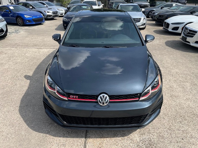 Volkswagen Golf GTI Vehicle Full-screen Gallery Image 03