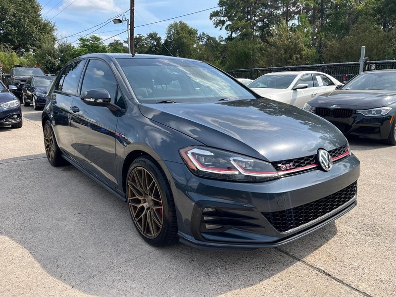 Volkswagen Golf GTI Vehicle Full-screen Gallery Image 04