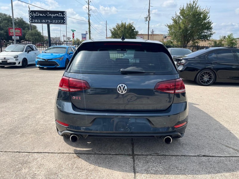 Volkswagen Golf GTI Vehicle Full-screen Gallery Image 06