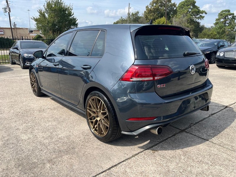 Volkswagen Golf GTI Vehicle Full-screen Gallery Image 07