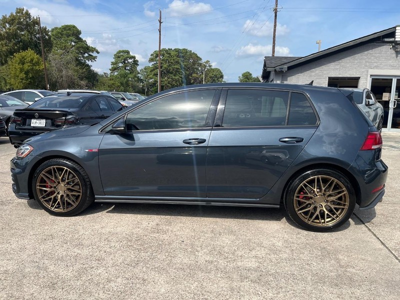 Volkswagen Golf GTI Vehicle Full-screen Gallery Image 08