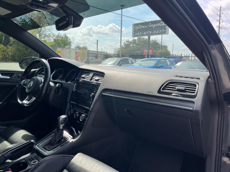 Volkswagen Golf GTI Vehicle Full-screen Gallery Image 12