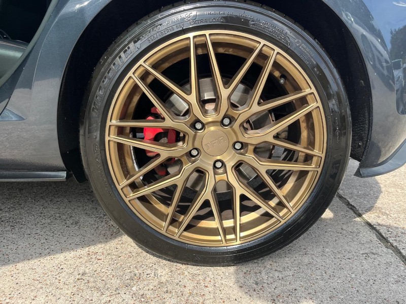 Volkswagen Golf GTI Vehicle Full-screen Gallery Image 27