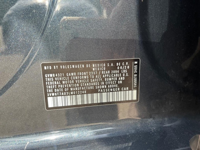 Volkswagen Golf GTI Vehicle Full-screen Gallery Image 29