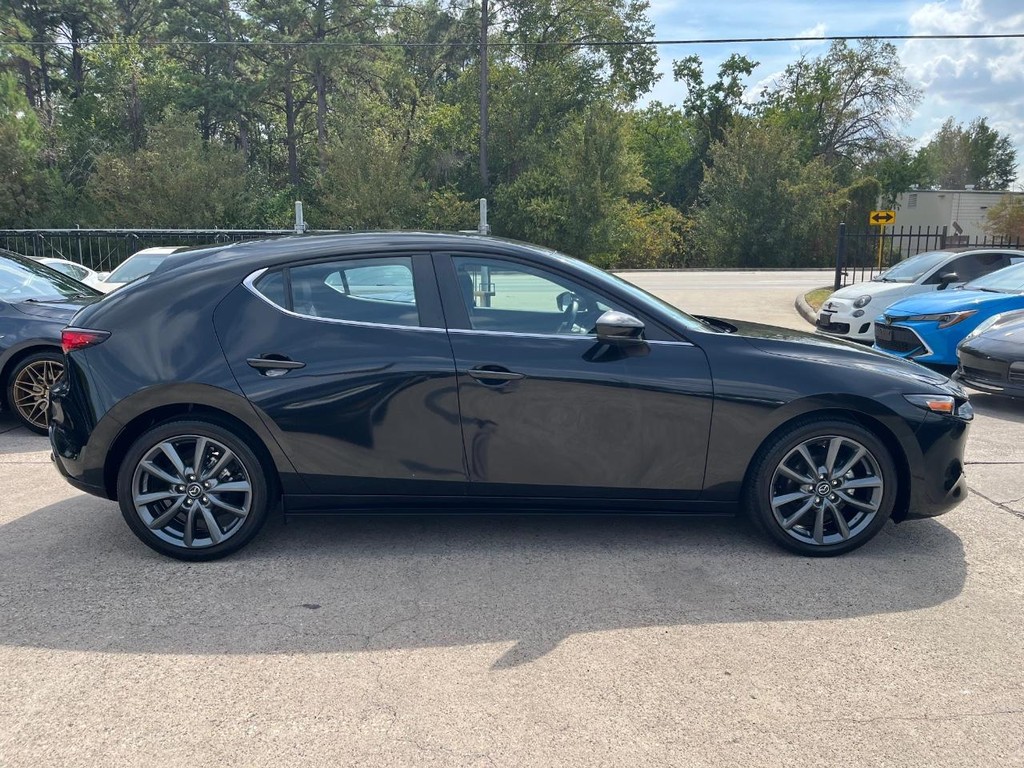 Mazda Mazda3 Hatchback Vehicle Full-screen Gallery Image 05